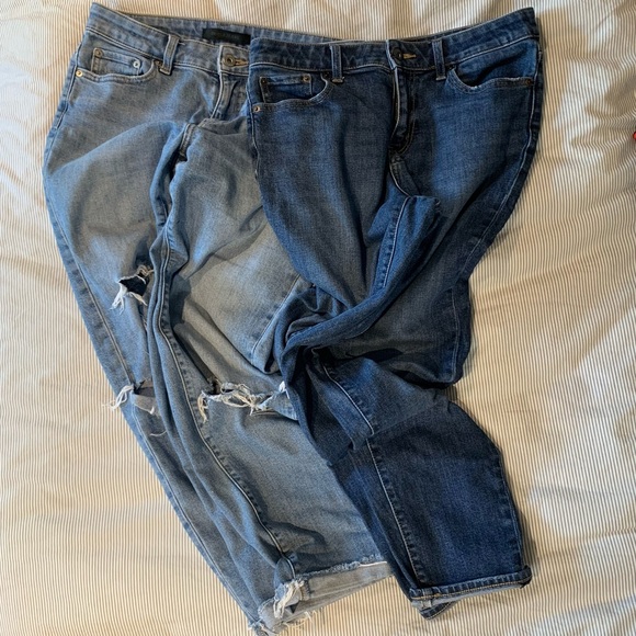 Uniqlo Mid rise Relaxed Tapered Jeans Pair - Picture 2 of 6